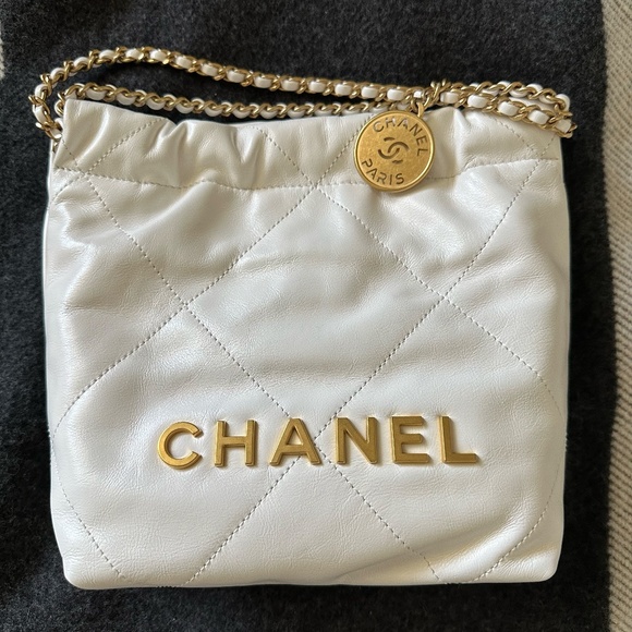 **UNICORN** NEW Authentic Chanel 23B Mini 22 Bag in White Full Set - Picture 3 of 14